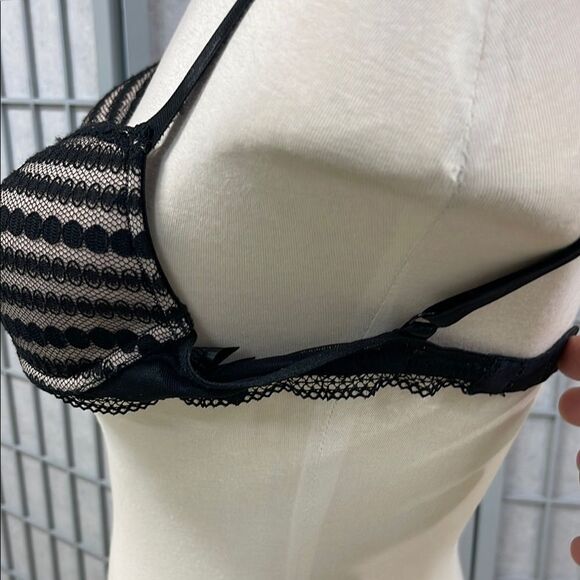 H&M Black and Cream Underwire Bra with Molded Cups - Picture 2 of 5